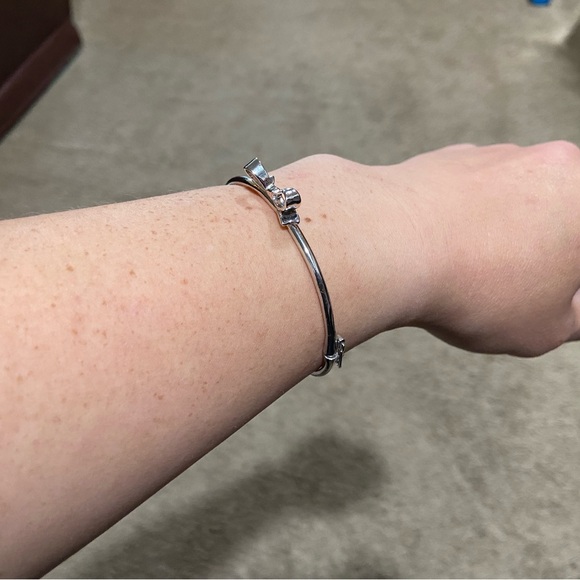 Kate Spade Love Notes Mini Bow Hinged Bangle Bracelet Silver Tone Magnet - Picture 11 of 11